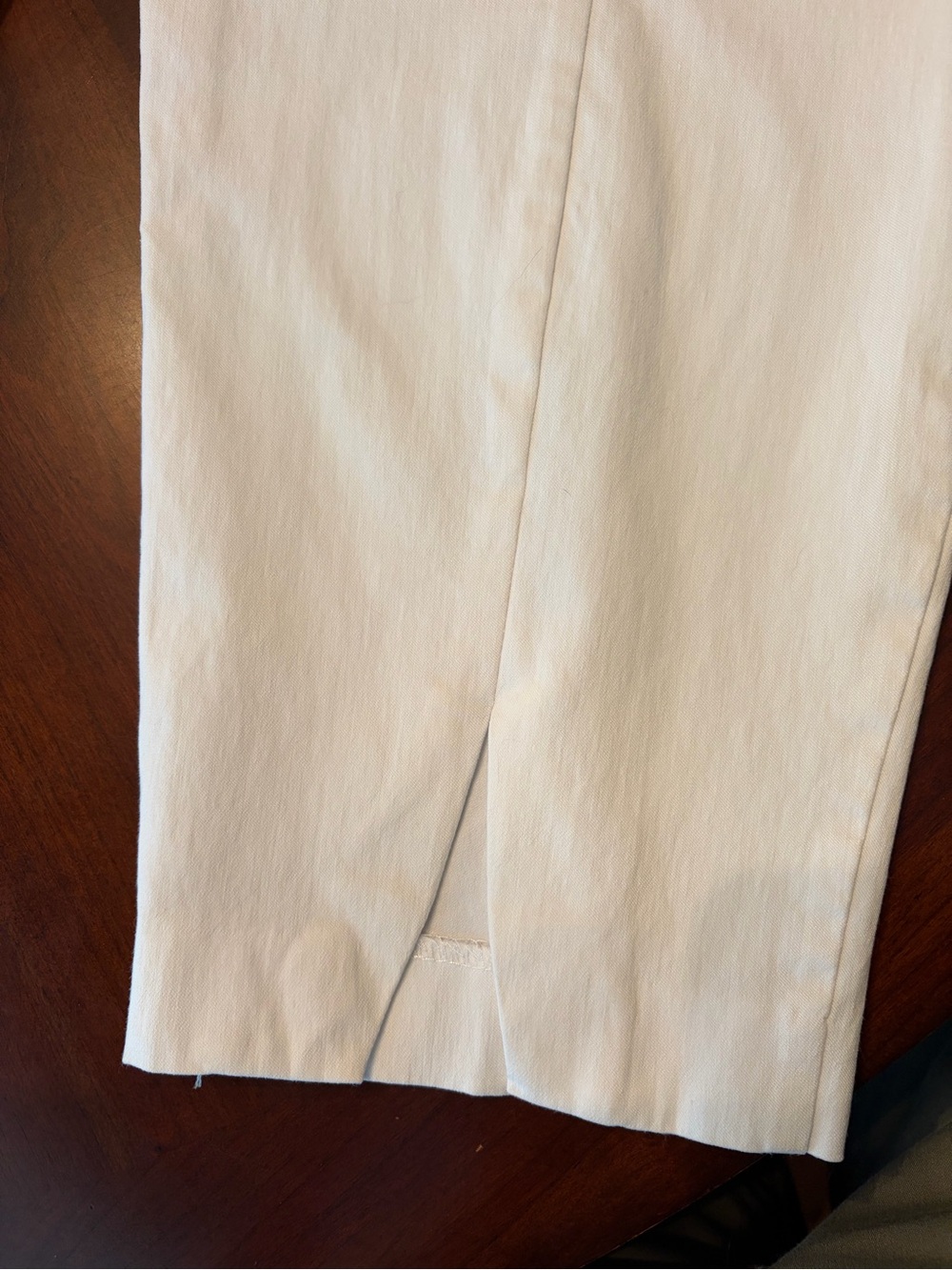 JM Collection white capris. - Picture 3 of 7